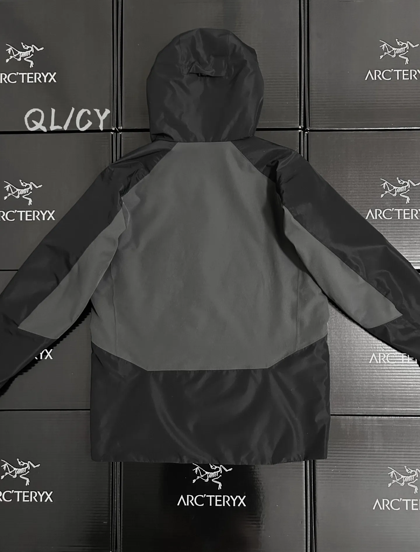 B 17 ！ Solano Hoody GTX ：Arc'teryx Solano Insulated Hoody Solano GTX ， ， ：X 000010541 • ：GORE‑TEX ， Prima Loft ， + ， ， 。 • ： +Dark Gray ， ， ， 。 • ： 、 ， Atom AR GTX ， ； 。 Solano Insulated Solano Series GTX Prima Loft +GORE‑TEX ， / ， ， ， ✅ GTX ｜ P ， ， ✅GORE‑TEX ✅Prima Loft ✅ ｜ ✅ ｜ Solano ，
